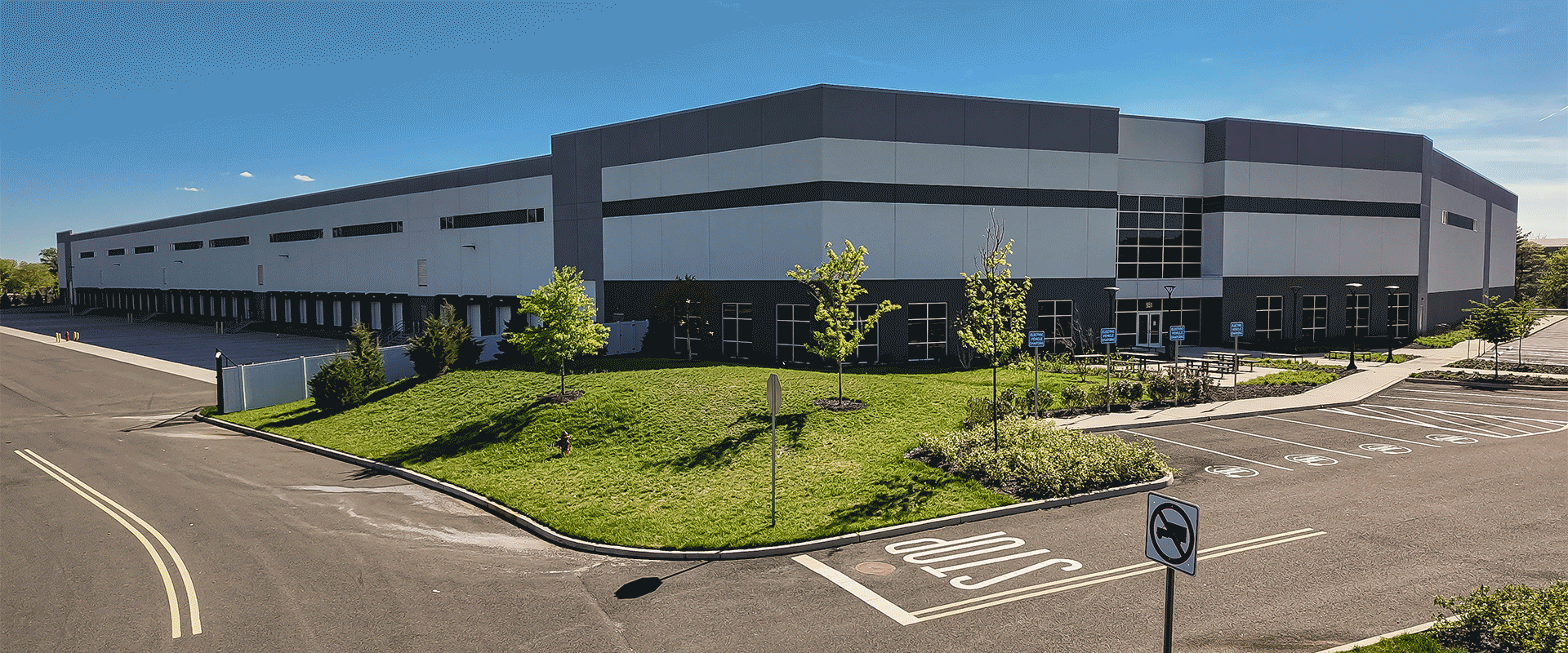 218, 670 SF AVAILABLE FOR LEASE